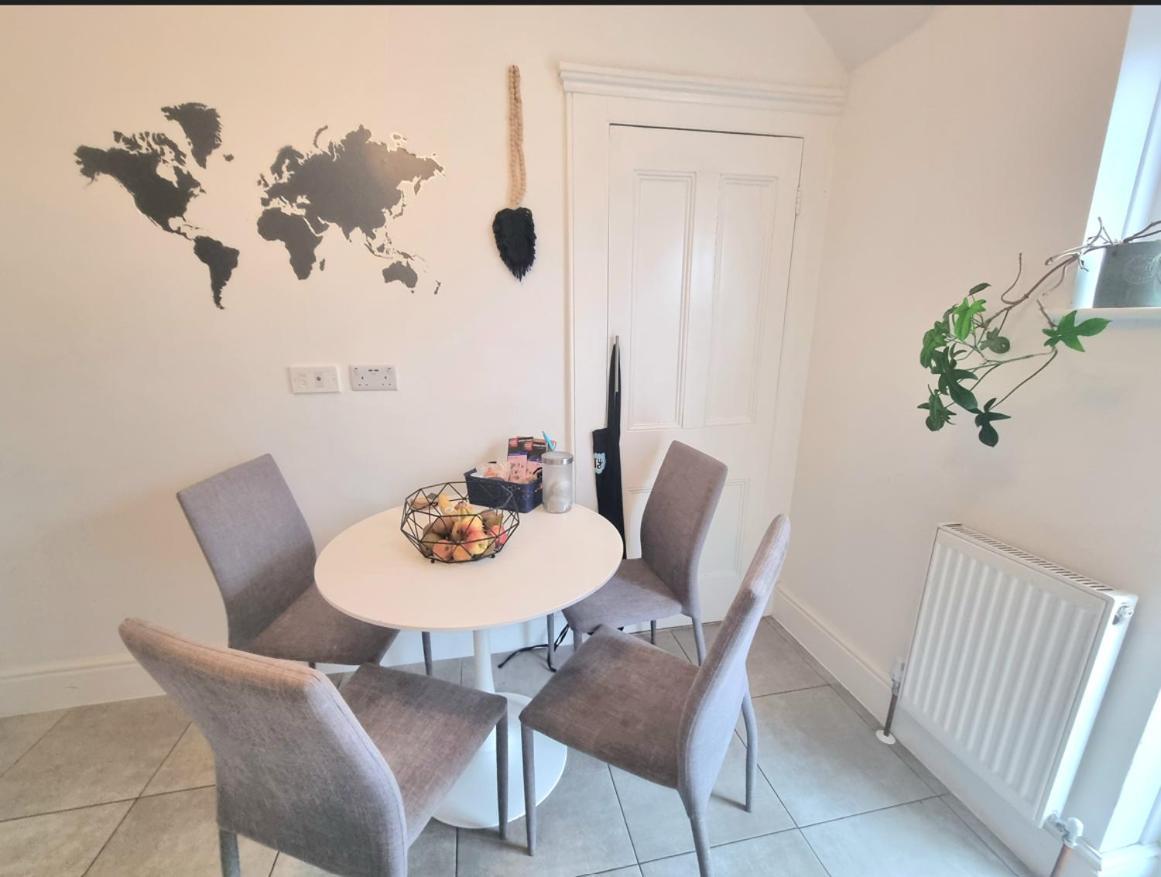 Stylish 2-Bed Flat, Quick Access To London Sights Apartment Exterior photo